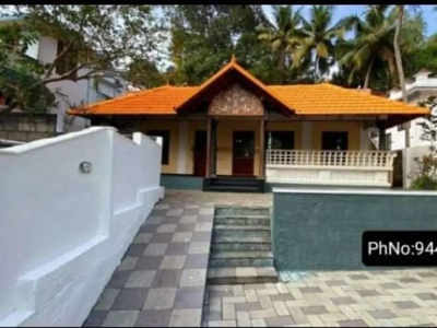 Traditional house for sale at Thachottucavupeyadu