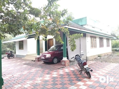 Pukkattupady nadakav 32 cent 1550 sqft house per cent 5 lakh