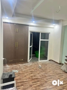 2bhk unfurnished flat available in crossing republic