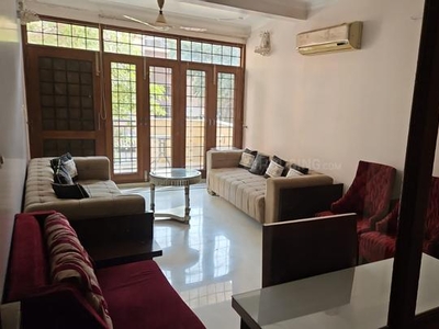 3 BHK Flat for rent in Sarita Vihar, New Delhi - 1600 Sqft