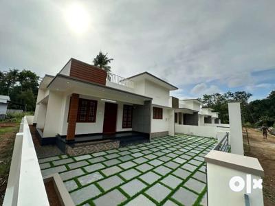 5.8 cent 1500 SQFT 3 bhk new house perumbavoor pattal