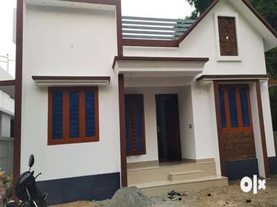 Aluva ,karumalllor. 3 bed new house,34 lakhs nego