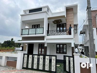 Kakkanad, Pukkatupadi, 4 bed new house ,88 lakhs