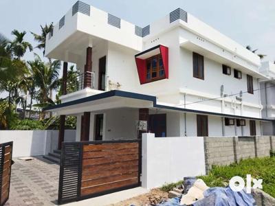 Paravoor Valluvally 4.500 Cent 4 Bhk Attached 1900 Sgf. New House