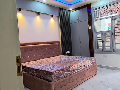 3 Bedroom 100 Sq.Yd. Builder Floor in Dwarka Mor Delhi