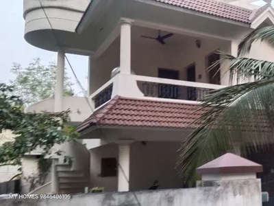 Aluva town 10 cent 1850 sq old house