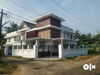 Butiful House Near Pookunnam For Sale