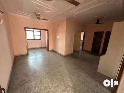 1200 sqft Spacious apartment with terrace for Rent