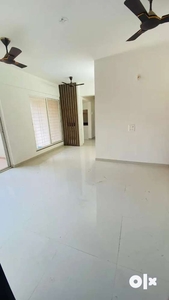 1bhk semi furnished posh flat with fix furniture