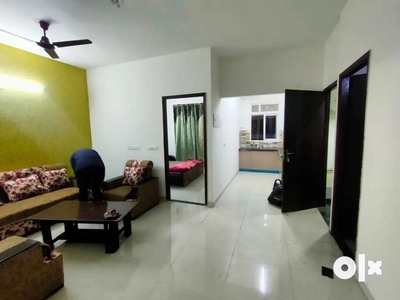 2 bhk furnished 2 nd floor in model town