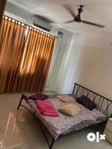 2 rooms in a 3 bhk fully furnished flat available for sharing