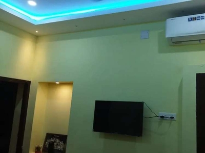 Fully furnished 1 room in 3bhk for bachelors