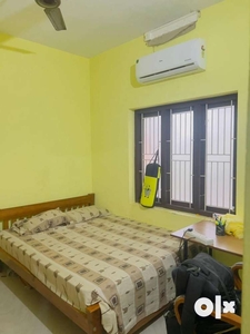FURNISHED SINGLE ROOM IN A 3BHK APRTMENT