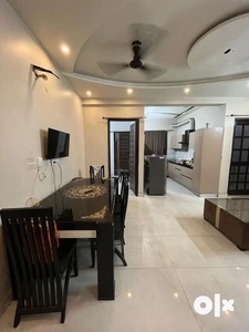 Vip road zirakpur location 3bhk full furnished flat available for rent