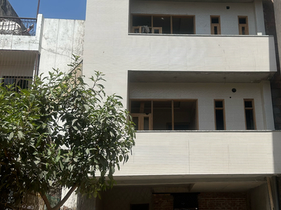 3 Bedroom 900 Sq.Ft. Builder Floor in Rama Road Delhi