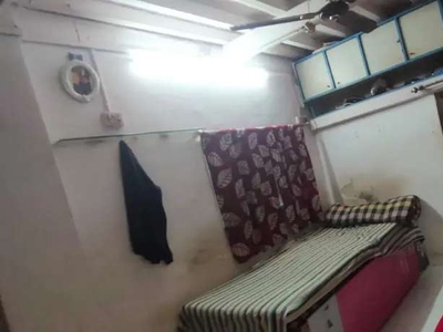 Room on rent on urgent basis in majiwada rent 6500 an deposit 35 k