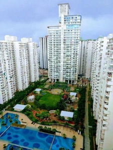 1250 sq ft 2 BHK 2T Completed property Apartment for sale at Rs 1.25 crore in Mahagun Moderne in Sector 78, Noida