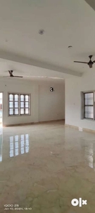 Ravi Properties 5 bhk Flat For Rent in House Mahmurganj