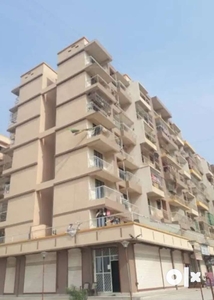 1 BHK FLAT FOR SALE ! Parasnath building (, Near seven square school
