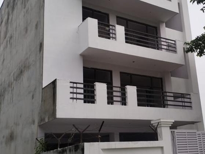6 Bedroom 250 Sq.Mt. Independent House in Sector 99 Noida