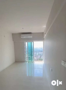 Modern 2 BHK on 15th: Unobstructed Views, ACs, & Parking!