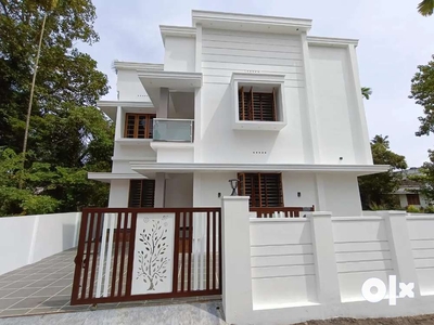 Ready to move 4bhk 1523sqft new house for sale near Edapally Varapuzha