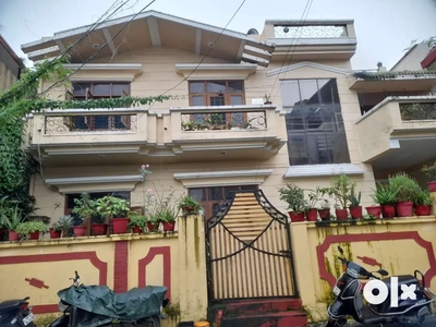SELLING 4 BHK INDEPENDENT HOUSE NEAR CROSS ROAD MALL