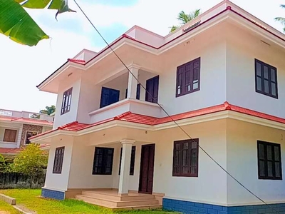 STUNNING NEW 4BED ROOM 2150SQ FT 7.5CENTS HOUSE IN MUNDUR, THRISSUR