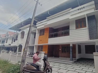 AMAZING NEW 4 BED ROOM 2300SQ FT 5CENTS HOUSE IN VIYYUR, THRISSUR