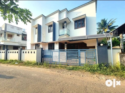 NEWLY BUILT 4 BED ROOMS 1700 SQFT HOUSE IN ALUVA NEAR KADUNGALLUR