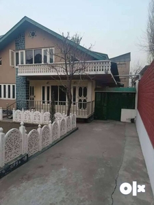 House having 1.2 kanals of land on sale (in Heart of City)