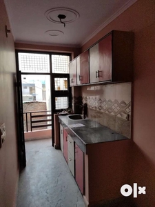 1 bhk, 2 room set flat for rent in 7500 rs Infront nawada metro statio