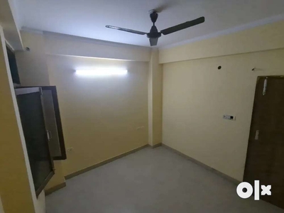 1 room vacant in 3bhk flat