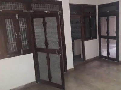 2bhk for rent near railway and police station main road tundla