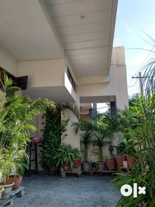 3 BHK semi furnished floor Available for rent