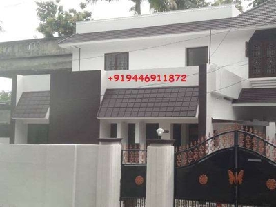 4 Bds - 4 Ba - 1800 ft2 Double story Building for Rent