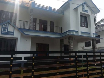 Sulthan bathery 1 km 6 bedroom rent house