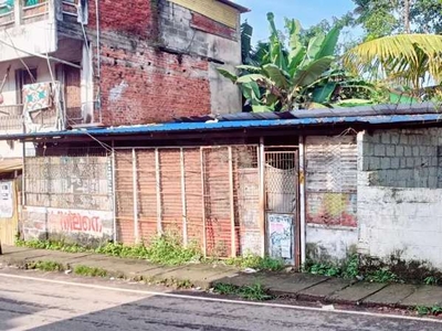 10.5 cent Commercial plot with house and store in Pulinkudi Junction