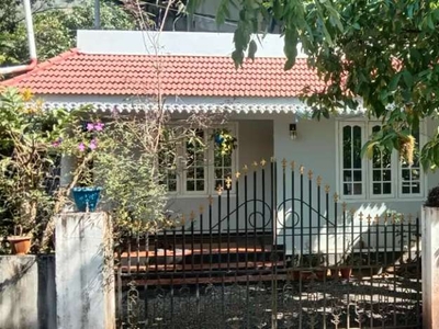 2 house in single plot. Near adimaly town. All facilities available.