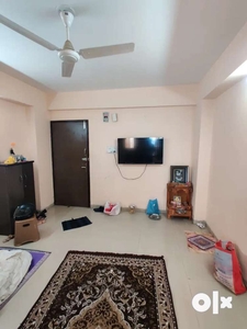 2bhl semi fernished flat on rent prime location nipaniya