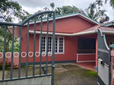 Double storey,24 cent land,Road side,Well for water supply,Furnished