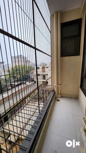 Ready to move 2 BHK flat in Hans enclave sec 33 Gurgaon