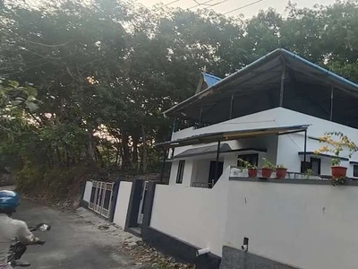 Renovated 4 bedroom house,7 cent property located in manalimukku